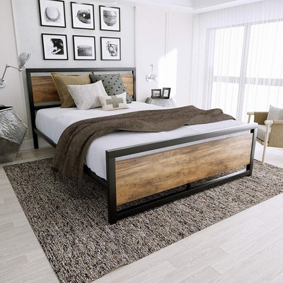 Marco del mismo tamaño de la cama del hierro de los muebles de madera del metal de Roydom con el cabecero de madera