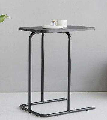 Mesa de centro moderna blanca negra de madera sólida y del metal que jerarquiza las tablas laterales