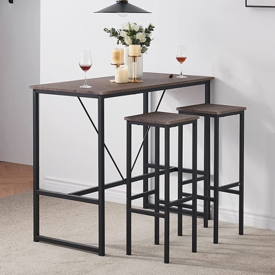La mesa de comedor y la silla rústicas del cortijo del metal del ODM fijaron con dos sillas