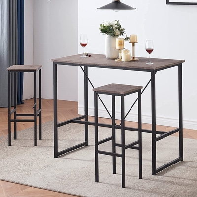 La mesa de comedor y la silla rústicas del cortijo del metal del ODM fijaron con dos sillas