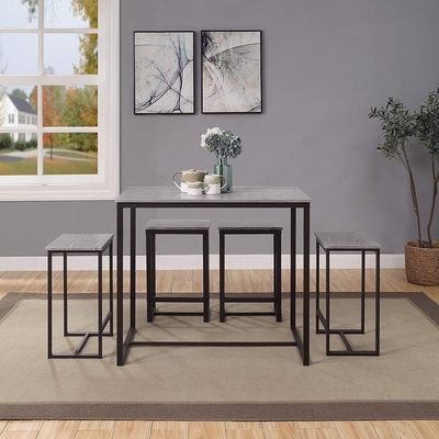 La mesa de comedor y la silla modificadas para requisitos particulares del pino 5pc fijaron final brillante