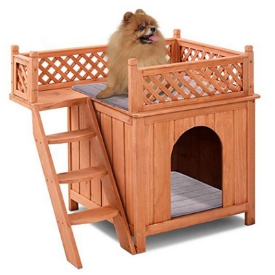 Refugio de madera de la casa del animal doméstico del perro de perrito con al aire libre interior del balcón de las escaleras