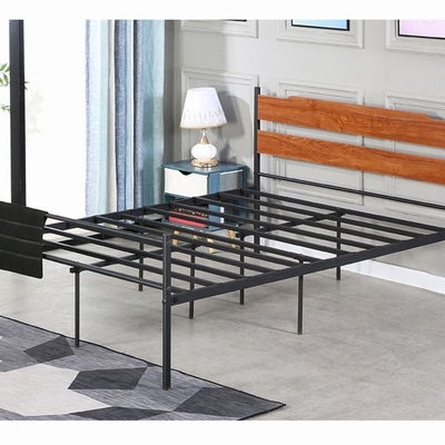 Rey de madera negro simple Size For Apartment de las camas del hierro labrado del sólido de los muebles del metal de BSCI