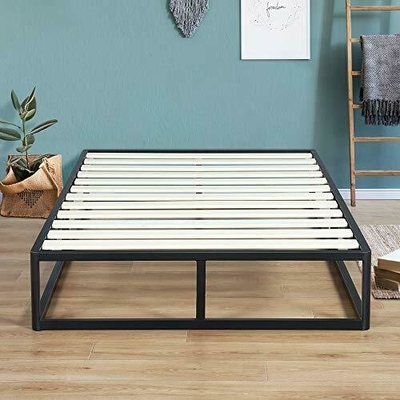 Marco modificado para requisitos particulares de la cama del hierro labrado de rey Metal Bed Frame con los listones de madera